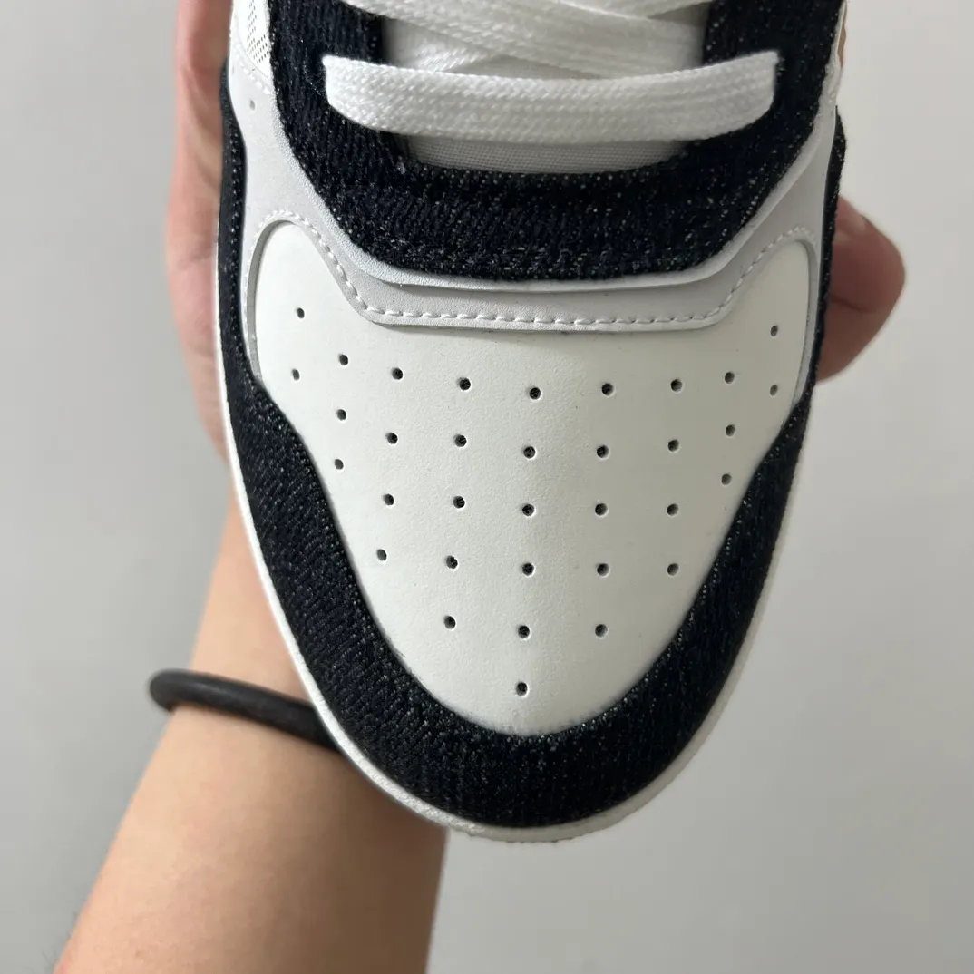 👟👟Ex-factory price 560👟👟 Men's size +10 Dior B27 series ✨2024 upgraded version purchasing agent grade ✨Super🔥sports shoes👫couple shoes. The high version 1:1 adopts oil edge lasting technology, the fabric is imported first-layer cowhide + high-tech fabric, and the inner cowhide + customized lining. TPU original engraved outsole. More than 30 colors of high-soled boots are available. Size: 35-42 for women and 38-46 for men. Bosses are welcome to compare...